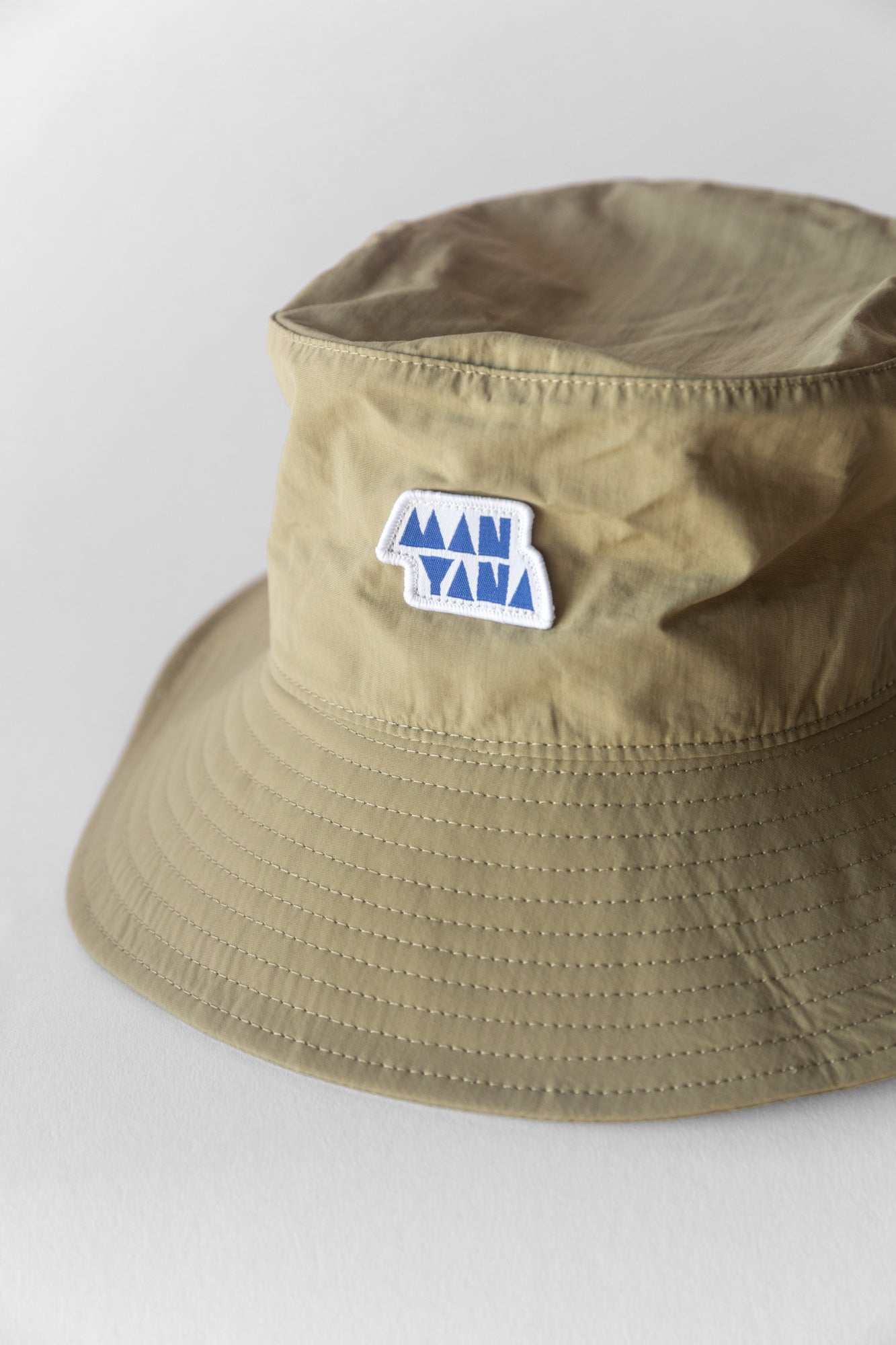 Sombrero de pescador con parche de logotipo