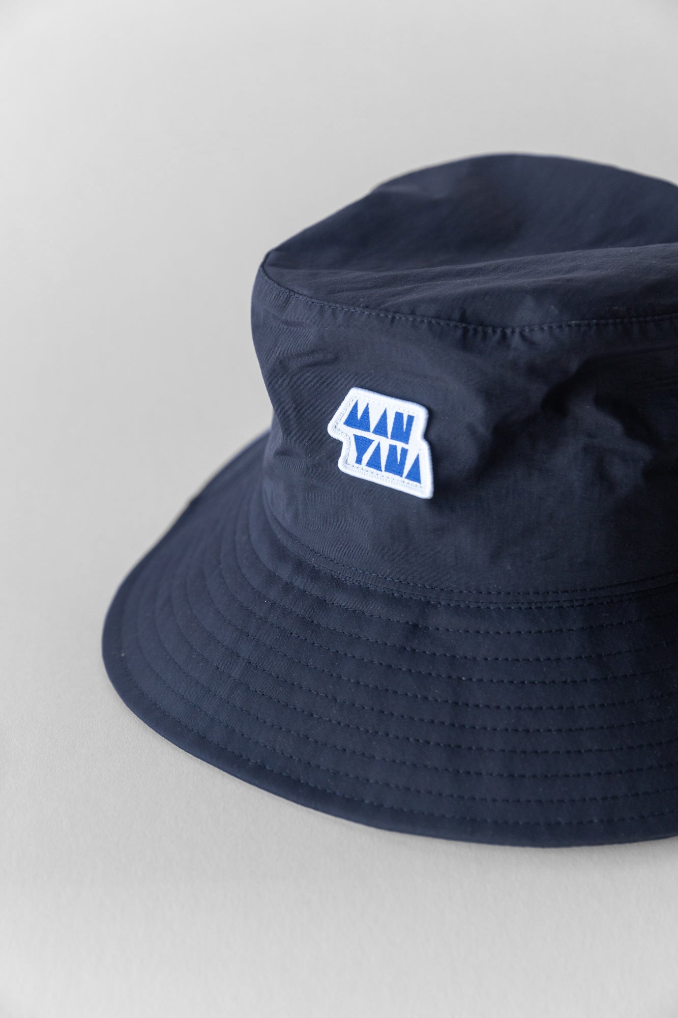 Sombrero de pescador con parche de logotipo