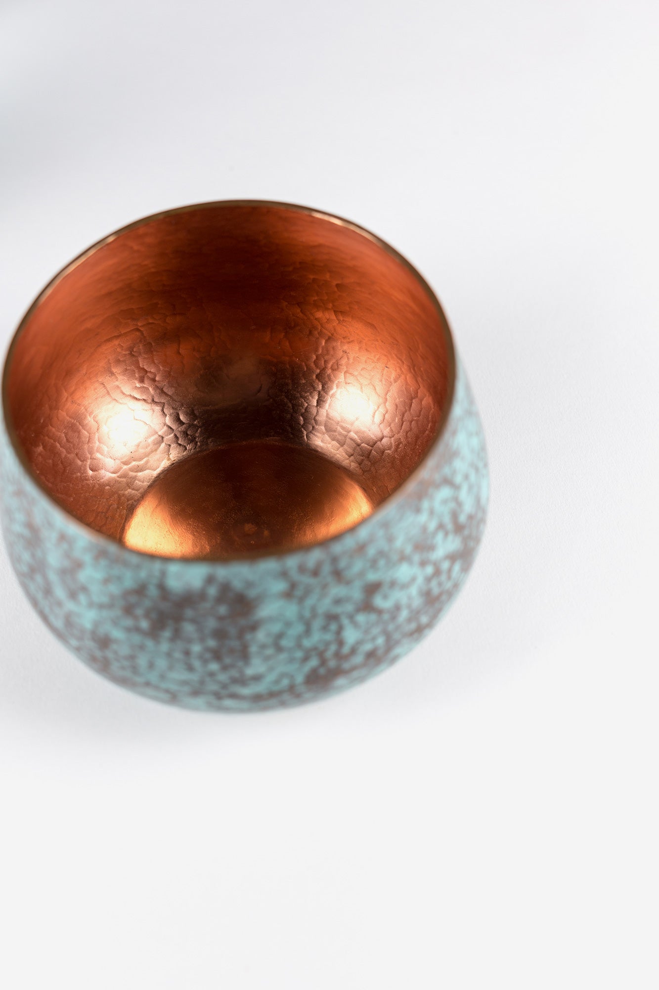 Estudio Pomelo Copper Vase Small Raspado Detail