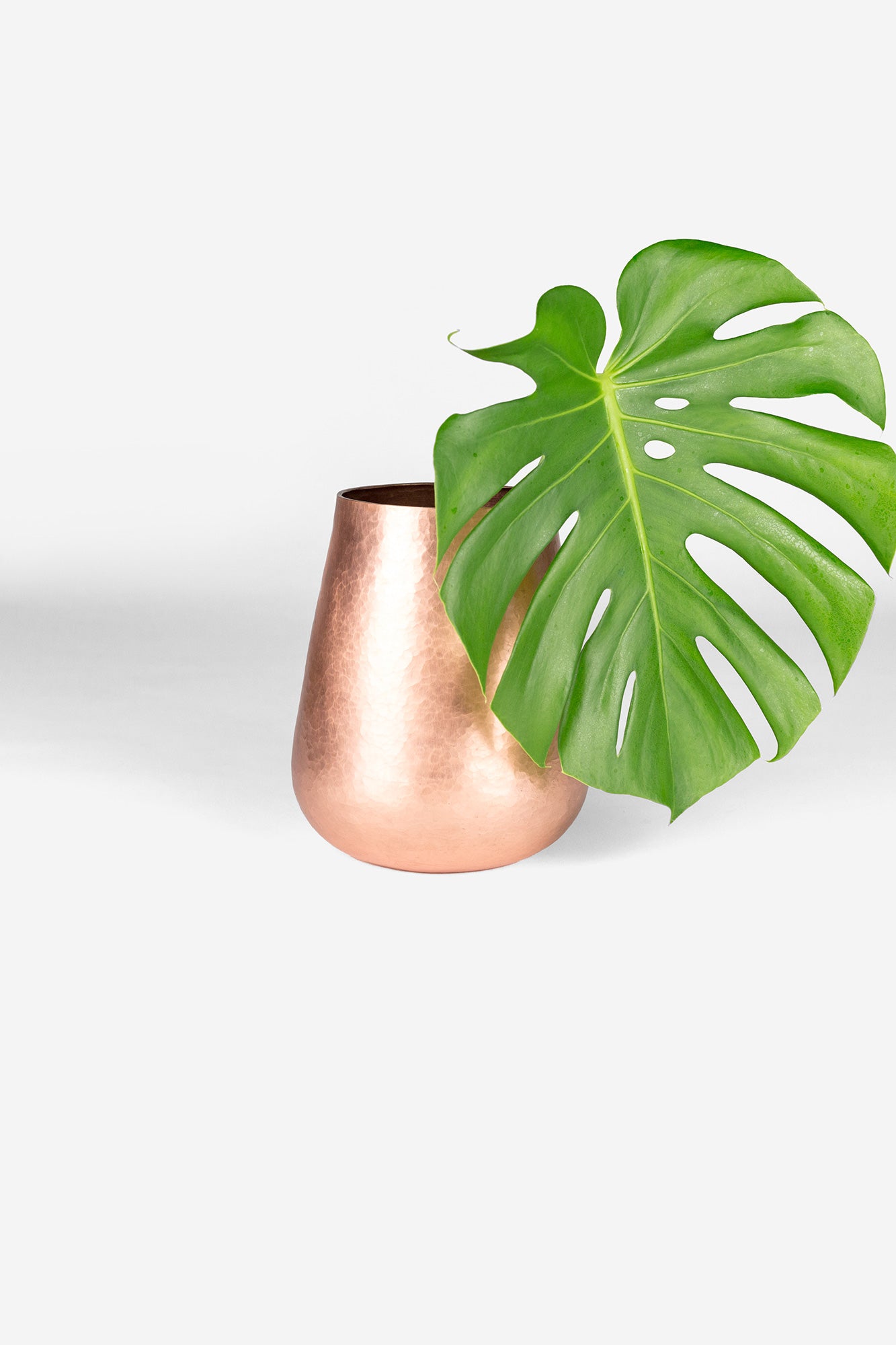 Estudio Pomelo Copper Vase Medium Pulido Detail